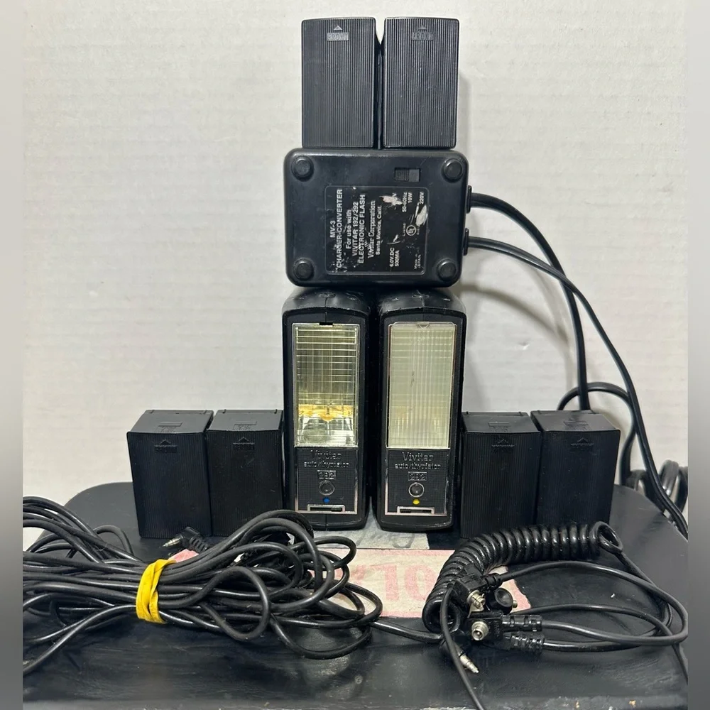 Vintage Vivitar Auto Thyristor 292 Electronic Camera Flash w/ MV-3 Charger Kit